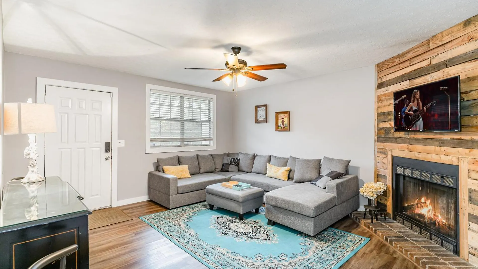 Holiday home Nighthawk-2 Bedrooms-Minutes To Geodis Park Nashville